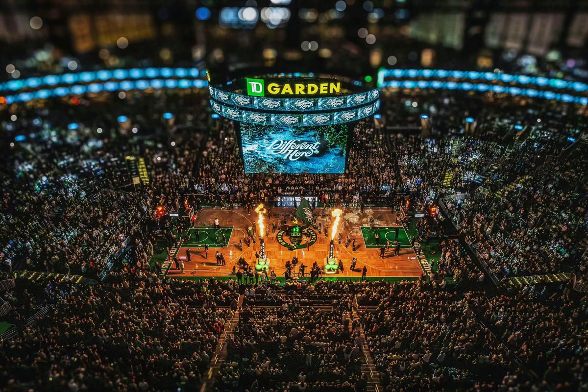 足坛狂欢一夜！欧冠7冠王3-2大逆转登顶意甲，红魔4-1大胜中资球队升第6